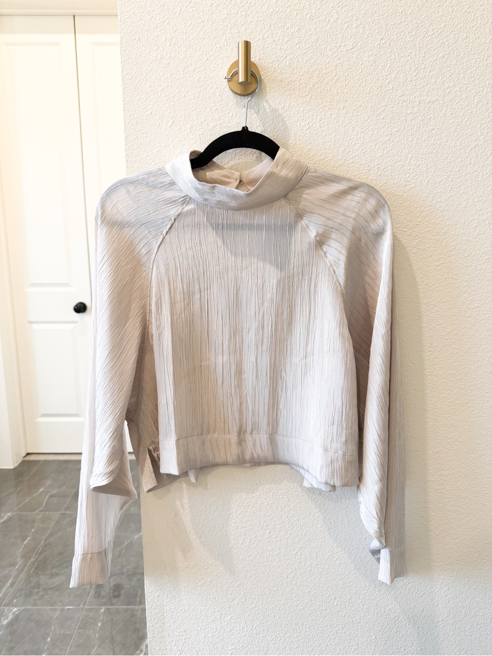 H&M Satin High Neck Blouse / Size M / NWT / Cream Keyhole Button Top